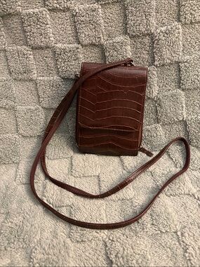 Brown Croc-Embossed Crossbody Bag